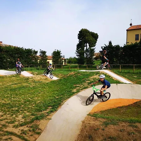 홀리데이파크 Poggio All'agnello Sport & Family Holidays 포퓰로니아